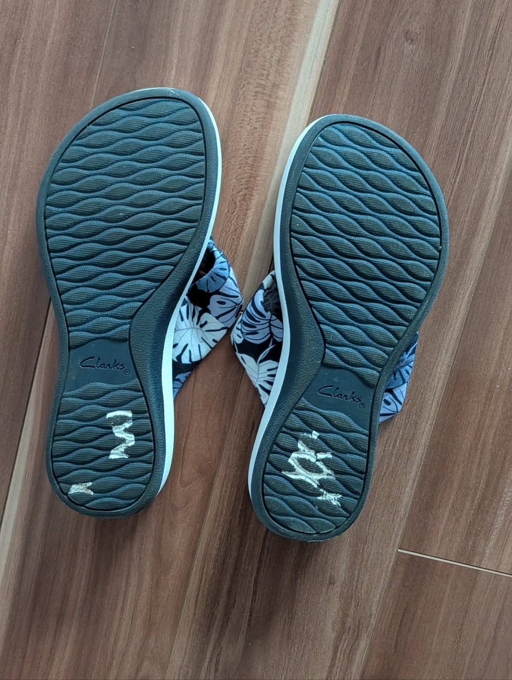 Clarks Cloudsteppers - Picture 2 of 2